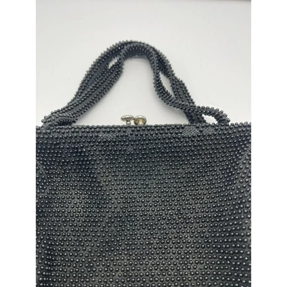 Vintage 1960s Lumured Black Corde Beaded Handbag purse Kiss lock Petit cool - Picture 4 of 16